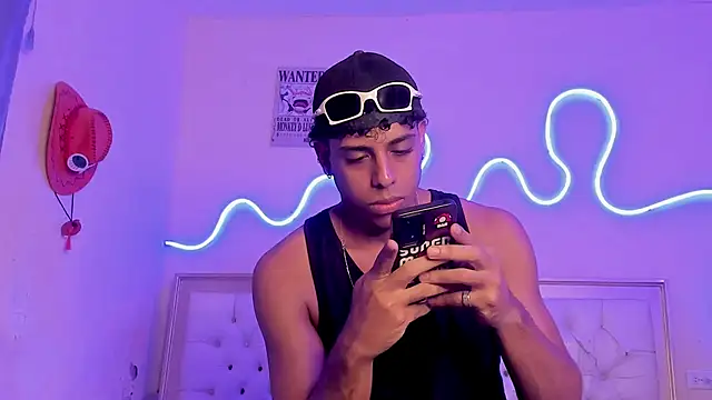 Snapshot of Glader31 chatting on October 18, 2025, 8:33 pm Glader31 online show from October 18, 2025, 8:33 pm