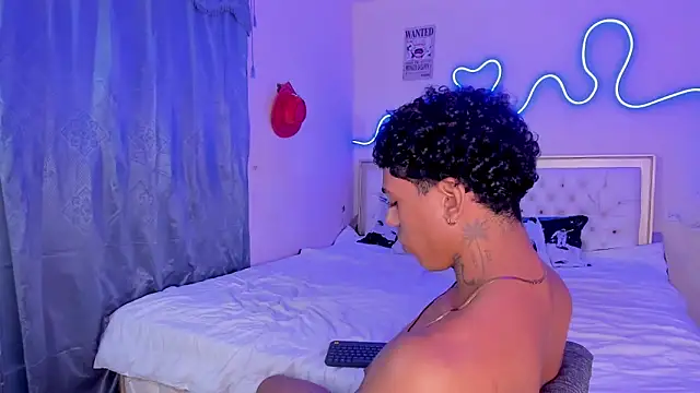 Snapshot of Glader31 chatting on October 4, 2025, 10:33 pm Glader31 online show from October 4, 2025, 10:33 pm