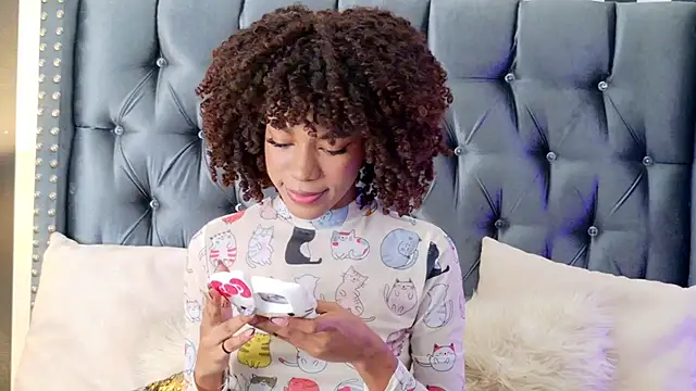 Stellaciel  online show from November 19, 2025, 9:59 pm