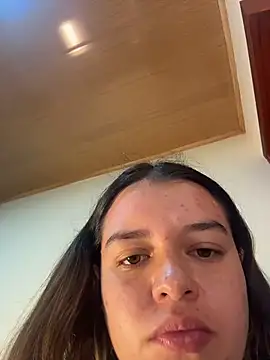 Snapshot of Aphrill chatting on February 14, 2026, 8:42 pm Aphrill online show from February 14, 2026, 8:42 pm