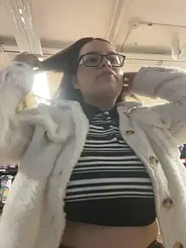 Aphrill online show from October 25, 2025, 8:42 pm