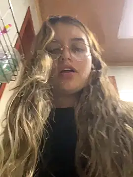 Aphrill online show from September 19, 2025, 8:35 pm