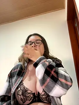 Aphrill online show from October 10, 2025, 8:20 pm