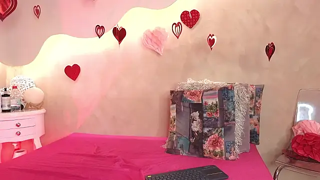 Snapshot of SaraGuzmann chatting on February 19, 2026, 7:33 pm SaraGuzmann online show from February 19, 2026, 7:33 pm