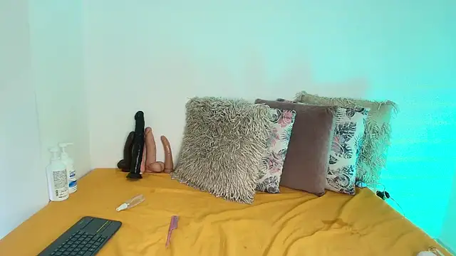 SaraGuzmann online show from March 25, 2026, 7:24 pm