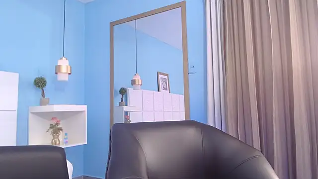 PenelopeBond online show from September 23, 2025, 2:13 pm