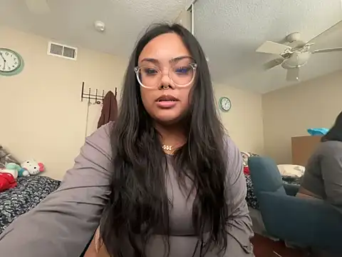 kiaradanielaxx online show from November 12, 2025, 9:07 pm