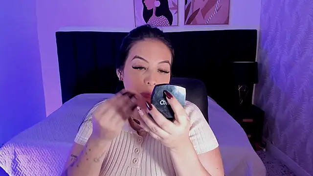 camiladuke7 online show from November 14, 2025, 7:39 pm