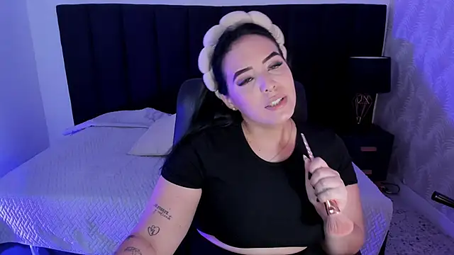 camiladuke7 online show from October 7, 2025, 7:37 pm