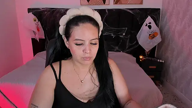 camiladuke7 online show from October 28, 2025, 7:35 pm