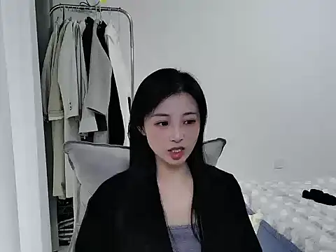 Snapshot of Mien-MM chatting on October 17, 2025, 4:49 am Mien-MM online show from October 17, 2025, 4:49 am