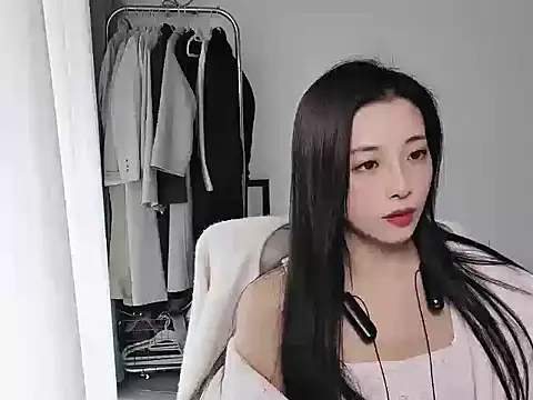 Snapshot of Mien-MM chatting on October 21, 2025, 12:54 am Mien-MM online show from October 21, 2025, 12:54 am