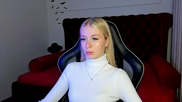 MiaGraces online show from November 12, 2025, 5:28 pm