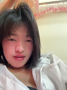Snapshot of Tramy_xx chatting on February 14, 2026, 12:05 pm Tramy xx online show from February 14, 2026, 12:05 pm