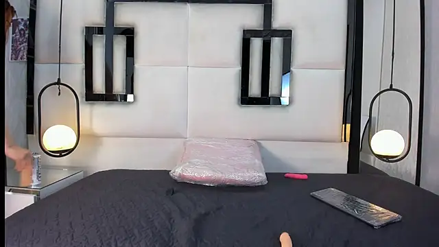 SerenaWild1 online show from November 5, 2025, 4:26 am