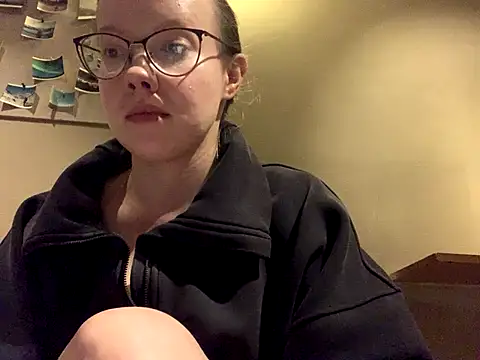 Stacyqq online show from October 16, 2025, 1:41 pm