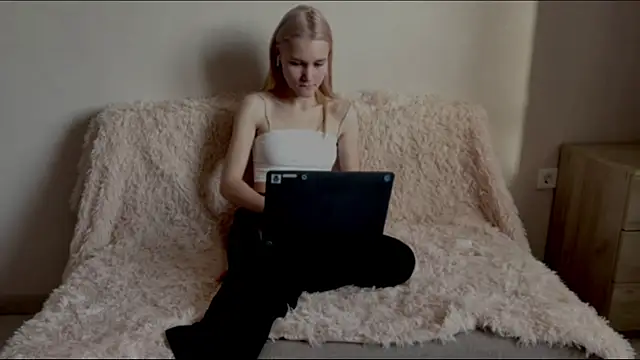 TwinedPeril online show from November 28, 2025, 7:30 am