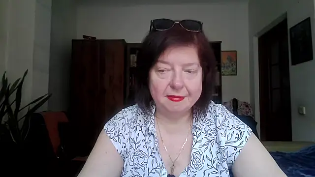 Snapshot of Violet_Pulse chatting on April 22, 2026, 8:43 am Violet Pulse online show from April 22, 2026, 8:43 am