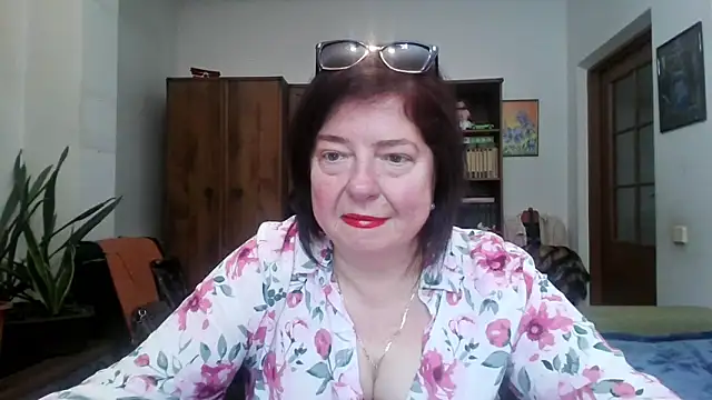 Violet Pulse online show from April 1, 2026, 1:41 pm