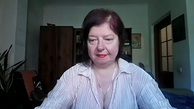 Snapshot of Violet_Pulse chatting on May 16, 2026, 12:04 pm Violet Pulse online show from May 16, 2026, 12:04 pm