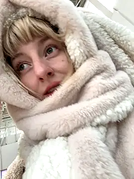 RonnieKiss online show from November 4, 2025, 6:28 am