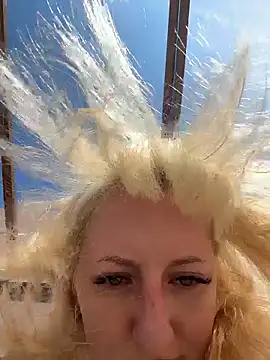 RonnieKiss online show from February 5, 2026, 7:37 am