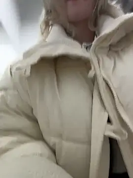 RonnieKiss online show from April 15, 2026, 8:53 am