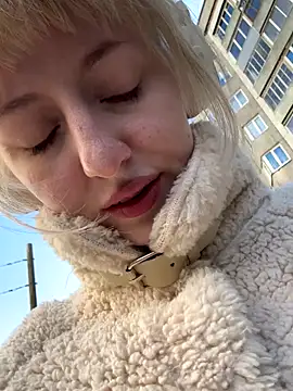 RonnieKiss online show from October 17, 2025, 4:05 am