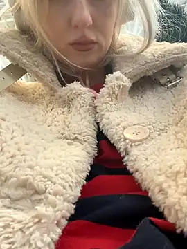 RonnieKiss online show from October 30, 2025, 5:39 am