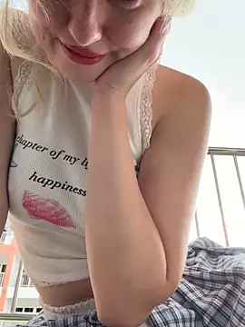 RonnieKiss online show from December 5, 2025, 6:01 am