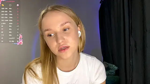 TanekaBoitel online show from September 29, 2025, 12:44 pm