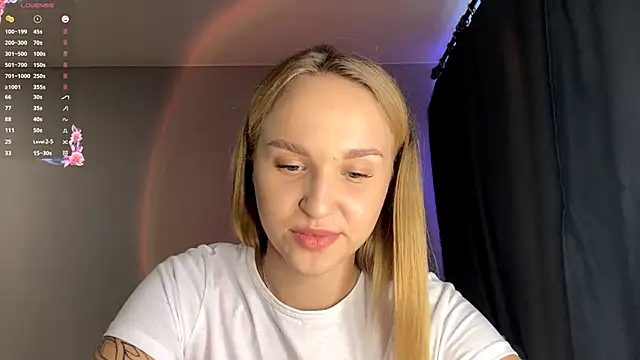 TanekaBoitel online show from September 23, 2025, 11:28 am