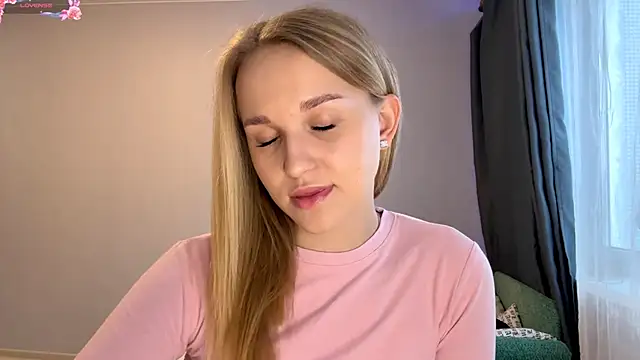 TanekaBoitel online show from November 27, 2025, 12:16 pm