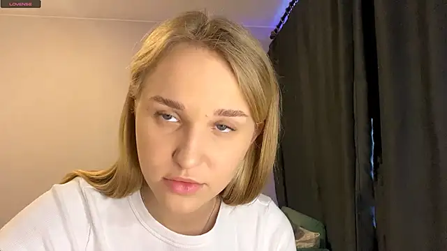 TanekaBoitel online show from October 8, 2025, 10:06 am