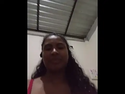 Snapshot of _Canella_ chatting on November 8, 2025, 4:05 am Canella online show from November 8, 2025, 4:05 am