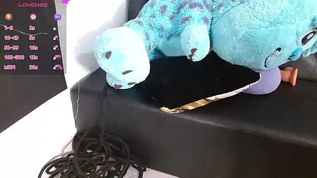 rossetta1 online show from October 13, 2025, 5:58 pm