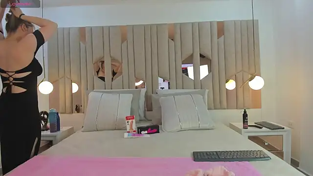 Sophia Angel  online show from October 6, 2025, 8:09 pm