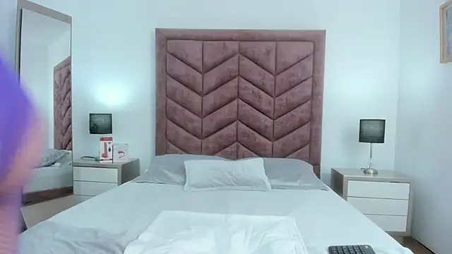 VanessaParis   online show from October 3, 2025, 8:10 pm