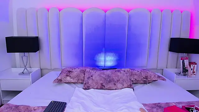 VanessaParis   online show from December 21, 2025, 9:59 pm