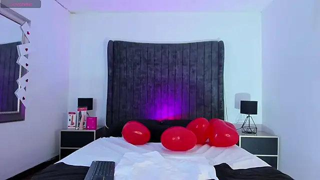 Snapshot of VanessaParis__ chatting on February 15, 2026, 11:36 pm VanessaParis online show from February 15, 2026, 11:36 pm