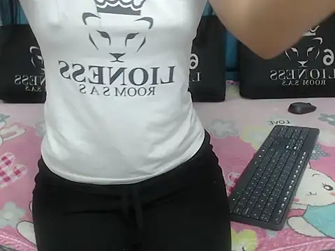 Lil Rose2006 online show from September 23, 2025, 12:45 pm