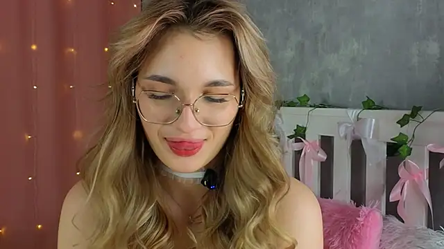 vivyboo111 online show from February 18, 2026, 9:00 pm