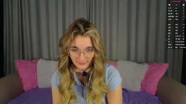 vivyboo111 online show from November 21, 2025, 9:03 pm