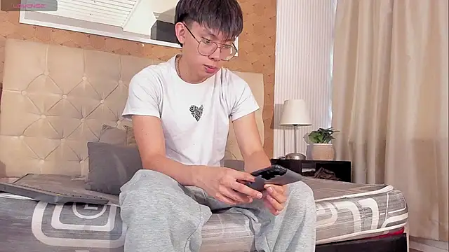 liam twiink online show from December 4, 2025, 7:46 pm