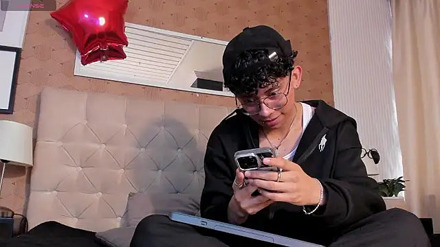 liam twiink online show from March 9, 2026, 4:54 pm