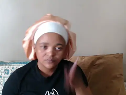 Bubblydollxx online show from October 10, 2025, 12:17 pm