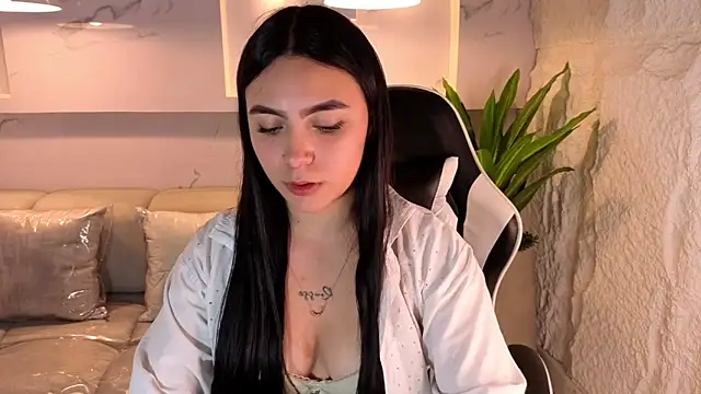 scarlett smith tp online show from December 20, 2025, 7:50 pm