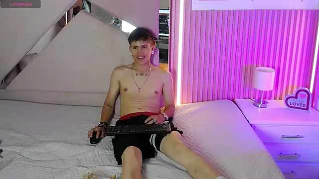 oblivionlove online show from October 4, 2025, 2:18 pm