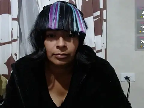 Acelinrose online show from May 27, 2026, 1:57 am
