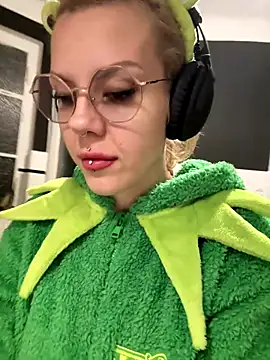 Snapshot of tacodeluxxxe chatting on November 19, 2025, 7:03 pm tacodeluxxxe online show from November 19, 2025, 7:03 pm